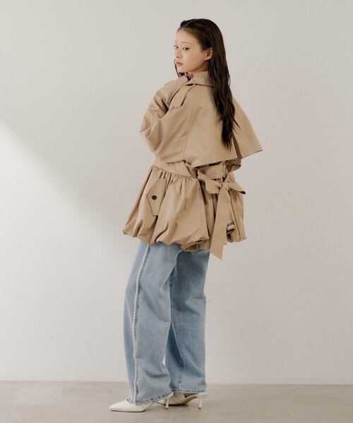 Chico(チコ)の「【SALON by Chico】バルーンミディトレンチコート(トレンチコート・レディース・ブラック/キャメル/ベージュ/ブルー・FREE)」の18枚目の写真