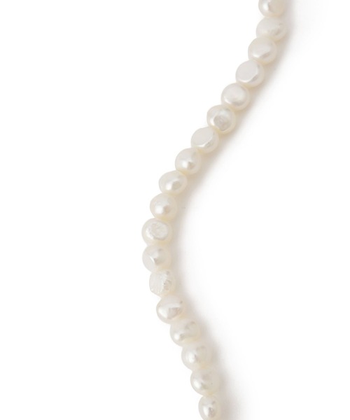 ADAM ET ROPE'(アダムエロペ)の「【EO for ADAM ET ROPE'】Pearl Necklace with Gold Hook(ネックレス・レディース・ホワイト・FREE)」の5枚目の写真
