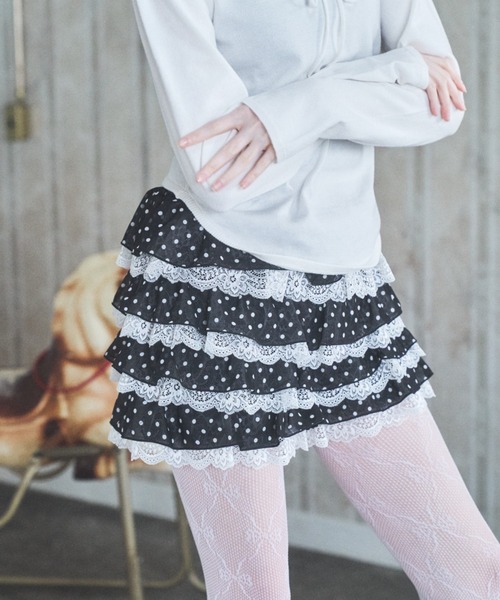 Lovilyn(ラヴィリン)の「スウィートドットフリルショートパンツ(その他パンツ・レディース・ホワイト/ライトグレー/ブラック・SMALL/MEDIUM)」の11枚目の写真