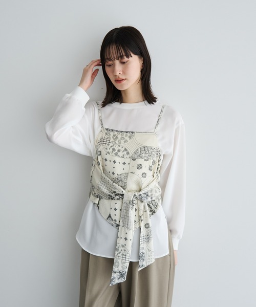 YECCA VECCA（イェッカヴェッカ）の「スカーフ柄オーバーキャミ（キャミソール・レディース・アイボリー/ブラック・FREE）」の2枚目の写真