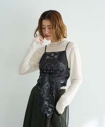 YECCA VECCA（イェッカヴェッカ）の「スカーフ柄オーバーキャミ（キャミソール）」