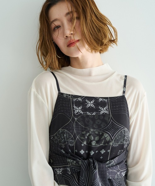 YECCA VECCA（イェッカヴェッカ）の「スカーフ柄オーバーキャミ（キャミソール・レディース・アイボリー/ブラック・FREE）」の6枚目の写真