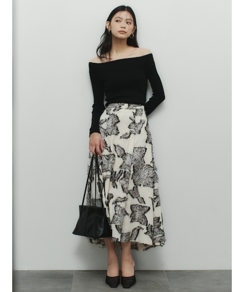 anuans（アニュアンス）の「ボタニカルフラワーカットジャガードスカート（スカート・レディース・ベージュ・MEDIUM/SMALL）」の2枚目の写真