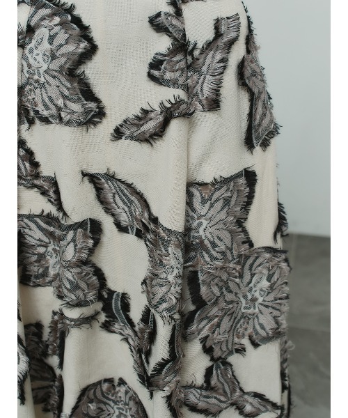 anuans（アニュアンス）の「ボタニカルフラワーカットジャガードスカート（スカート・レディース・ベージュ・MEDIUM/SMALL）」の12枚目の写真