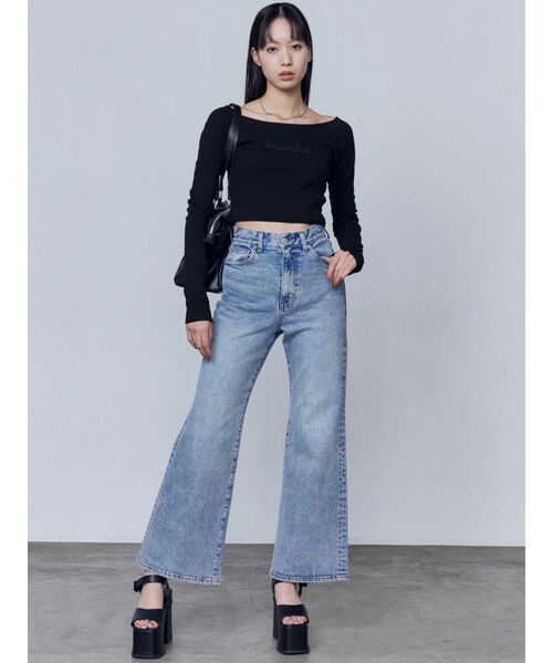 EMODA（エモダ）の「ミニマルジャストウエストフレアデニム（デニムパンツ・レディース・ライトブルー/インディゴブルー・X-SMALL/SMALL/MEDIUM）」の4枚目の写真