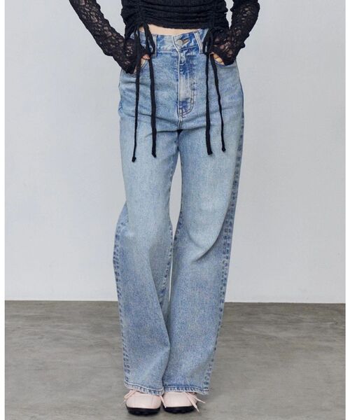 EMODA（エモダ）の「ミニマルジャストウエストフレアデニム（デニムパンツ・レディース・ライトブルー/インディゴブルー・X-SMALL/SMALL/MEDIUM）」の6枚目の写真