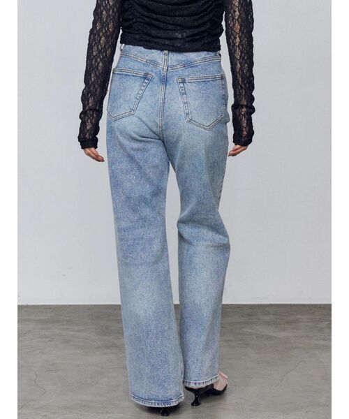 EMODA（エモダ）の「ミニマルジャストウエストフレアデニム（デニムパンツ・レディース・ライトブルー/インディゴブルー・X-SMALL/SMALL/MEDIUM）」の7枚目の写真