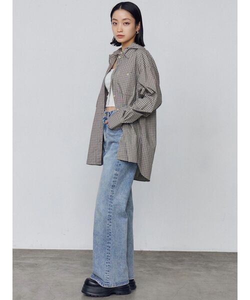 EMODA（エモダ）の「ミニマルジャストウエストフレアデニム（デニムパンツ・レディース・ライトブルー/インディゴブルー・X-SMALL/SMALL/MEDIUM）」の13枚目の写真