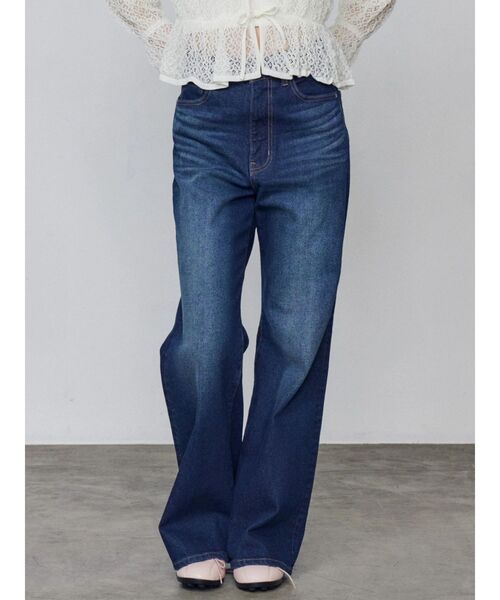 EMODA（エモダ）の「ミニマルジャストウエストフレアデニム（デニムパンツ・レディース・ライトブルー/インディゴブルー・X-SMALL/SMALL/MEDIUM）」の15枚目の写真