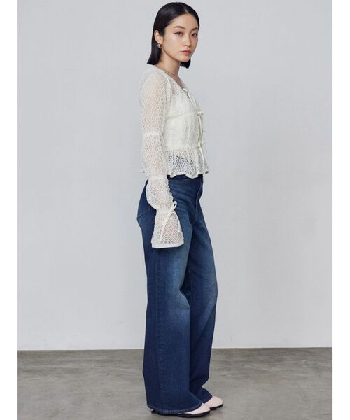 EMODA（エモダ）の「ミニマルジャストウエストフレアデニム（デニムパンツ・レディース・ライトブルー/インディゴブルー・X-SMALL/SMALL/MEDIUM）」の17枚目の写真