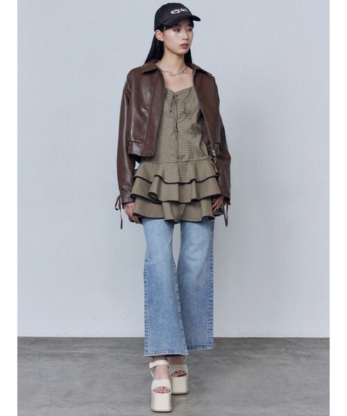 EMODA（エモダ）の「ミニマルジャストウエストフレアデニム（デニムパンツ・レディース・ライトブルー/インディゴブルー・X-SMALL/SMALL/MEDIUM）」の21枚目の写真