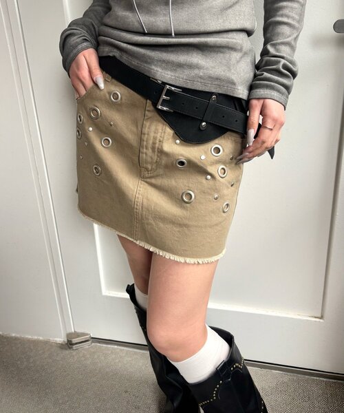 WHO'S WHO gallery（フーズフーギャラリー）の「硫化ツイルアイレットミニスカート（スカート・レディース・ベージュ/カーキ/チャコールグレー・FREE）」の2枚目の写真