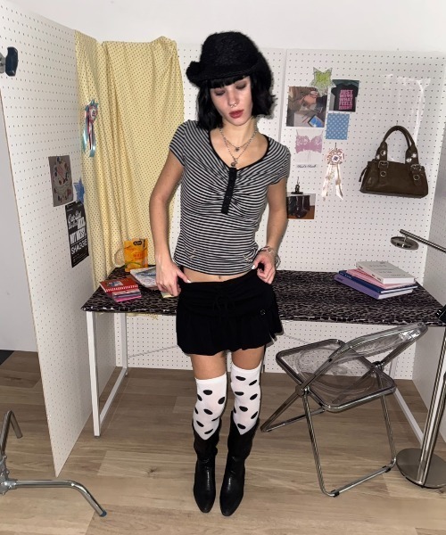 SHAGGIE(シャギー)の「Vネックボーダーアイレット付きTシャツ(Tシャツ/カットソー・レディース・ブラック/グレー/ブルー・FREE)」の19枚目の写真