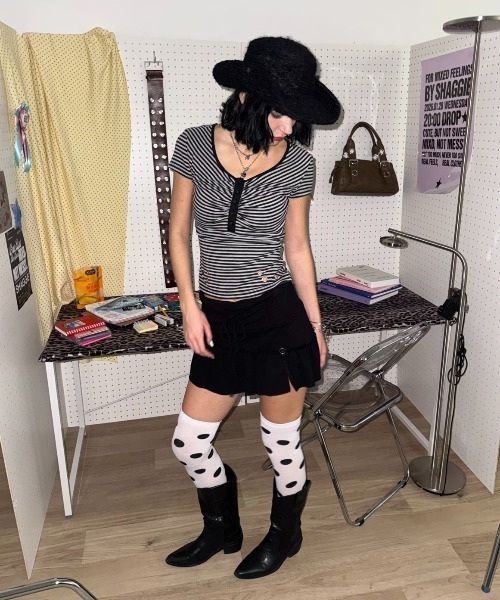 SHAGGIE(シャギー)の「Vネックボーダーアイレット付きTシャツ(Tシャツ/カットソー・レディース・ブラック/グレー/ブルー・FREE)」の20枚目の写真