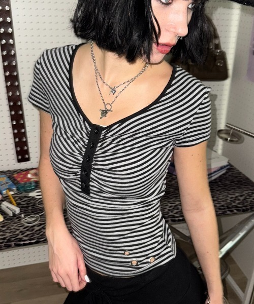 SHAGGIE(シャギー)の「Vネックボーダーアイレット付きTシャツ(Tシャツ/カットソー・レディース・ブラック/グレー/ブルー・FREE)」の17枚目の写真