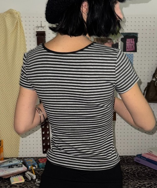 SHAGGIE(シャギー)の「Vネックボーダーアイレット付きTシャツ(Tシャツ/カットソー・レディース・ブラック/グレー/ブルー・FREE)」の18枚目の写真
