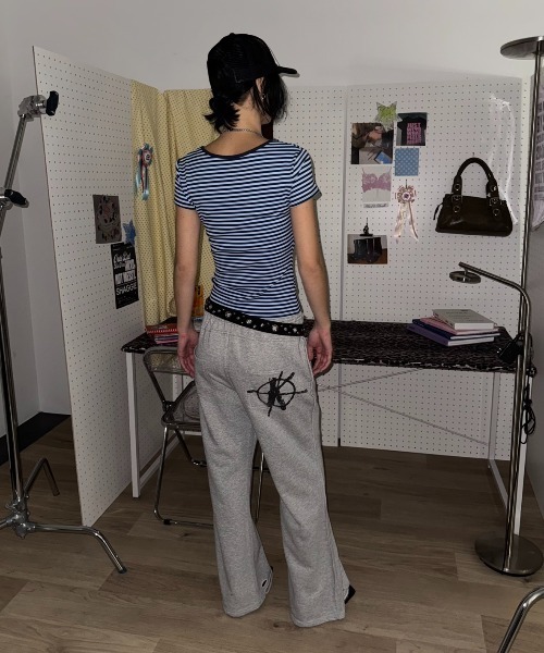 SHAGGIE(シャギー)の「Vネックボーダーアイレット付きTシャツ(Tシャツ/カットソー・レディース・ブラック/グレー/ブルー・FREE)」の12枚目の写真