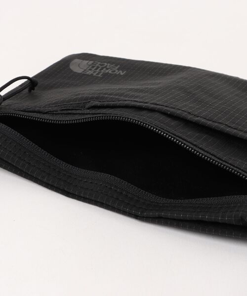 THE NORTH FACE(ザノースフェイス)の「【THE NORTH FACE/ザ ノースフェイス】ラフターポーチS SP(ショルダーバッグ・メンズ・ブラック・FREE)」の4枚目の写真