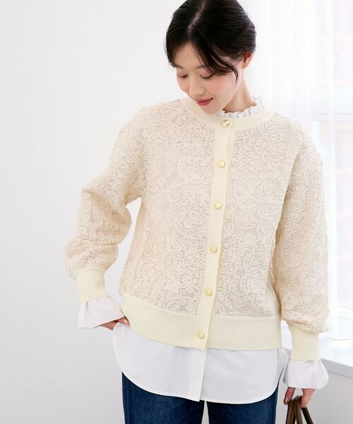 le.coeur blanc(ルクールブラン)の「コード刺しゅうレースカーデ(カーディガン/ボレロ・レディース・アイボリー/ネイビー・38)」の4枚目の写真