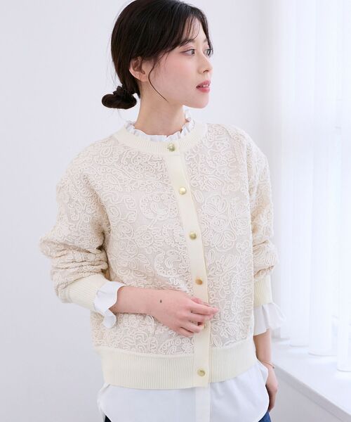 le.coeur blanc(ルクールブラン)の「コード刺しゅうレースカーデ(カーディガン/ボレロ・レディース・アイボリー/ネイビー・38)」の5枚目の写真