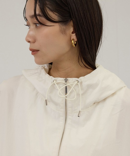 SALON adam et rope'（サロン アダム エ ロペ）の「コーティングフーディーブルゾン / セットアップ対応（ブルゾン・レディース・ブルー系その他2/ホワイト・FREE）」の10枚目の写真