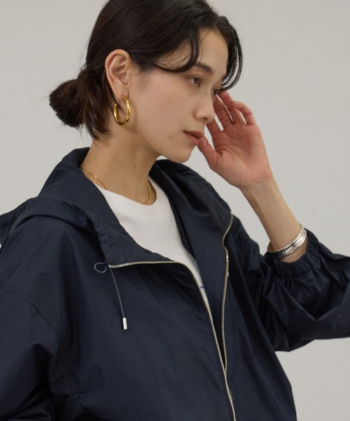 SALON adam et rope'（サロン アダム エ ロペ）の「コーティングフーディーブルゾン / セットアップ対応（ブルゾン・レディース・ブルー系その他2/ホワイト・FREE）」の13枚目の写真