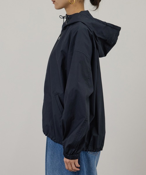 SALON adam et rope'（サロン アダム エ ロペ）の「コーティングフーディーブルゾン / セットアップ対応（ブルゾン・レディース・ブルー系その他2/ホワイト・FREE）」の16枚目の写真