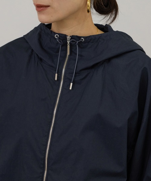 SALON adam et rope'（サロン アダム エ ロペ）の「コーティングフーディーブルゾン / セットアップ対応（ブルゾン・レディース・ブルー系その他2/ホワイト・FREE）」の18枚目の写真