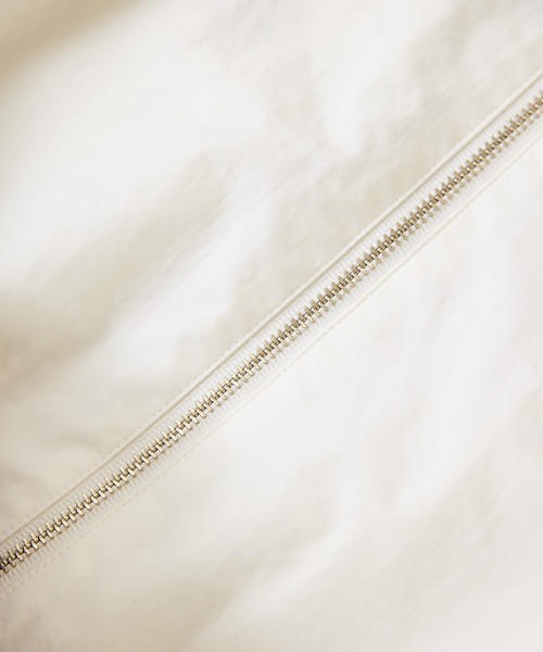 SALON adam et rope'(サロン アダム エ ロペ)の「コーティングフーディーブルゾン / セットアップ対応(ブルゾン・レディース・ブルー系その他2/ホワイト・FREE)」の22枚目の写真