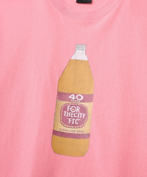 FTC（エフティーシー）の「40TH TEE / Artwork by Simon Evans.（Tシャツ/カットソー・メンズ・ホワイト/ブラック/ピンク・LARGE/X-LARGE/MEDIUM/SMALL）」の6枚目の写真