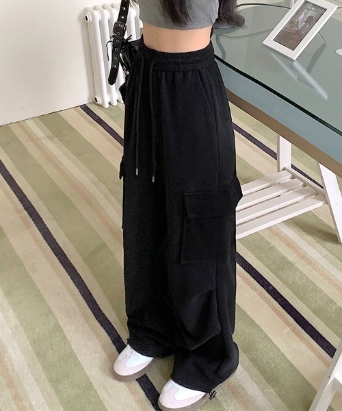 SallyLunn(サリーラン)の「サイドポケット スウェットカーゴパンツ(カーゴパンツ・レディース・ライトグレー/ブラック・LARGE/MEDIUM)」の3枚目の写真