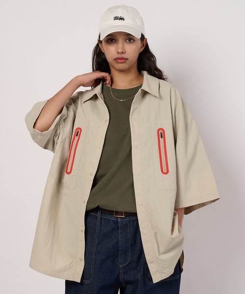FIRST DOWN（ファーストダウン）の「スナップ ショートスリーブシャツ（シャツ/ブラウス・メンズ・ブラック/ライトベージュ/カーキ・M/L/XL）」の2枚目の写真