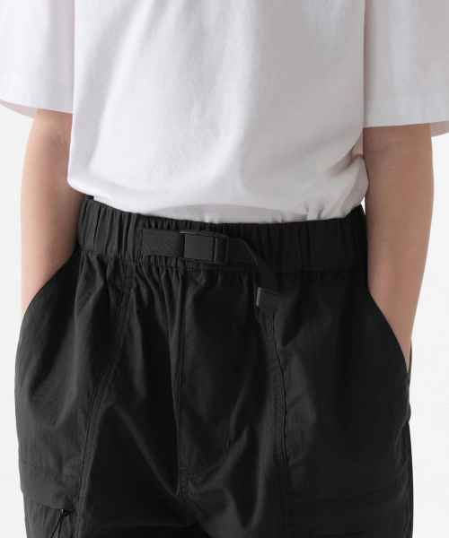 MUSINSA STANDARD KIDS（ムシンサスタンダードキッズ）の「[シティレジャー] CN ベルト付きユーティリティパンツ [ブラック]（その他パンツ・レディース・その他・110/120/130/140/150/160）」の4枚目の写真