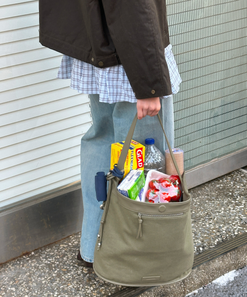 FIND KAPOOR（ファインドカプア）の「リバーシブルエナバッグ34 - 2カラー（ショルダーバッグ・レディース・オリーブ/ブラック・FREE）」の3枚目の写真