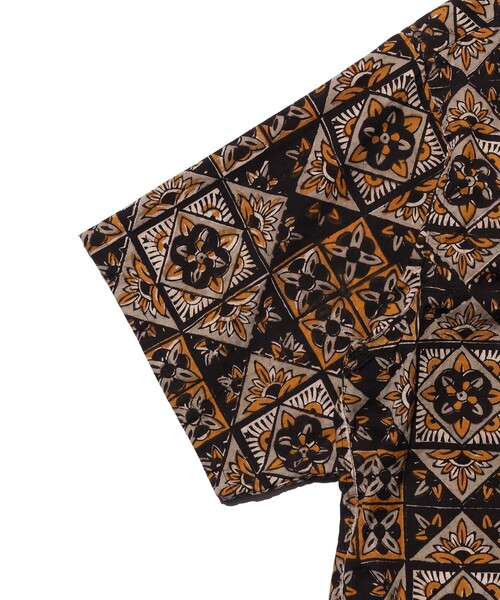 BEAMS PLUS(ビームスプラス)の「Open Collar Block Print ④(シャツ/ブラウス・メンズ・ブラウン/パープル・LARGE/X-LARGE/SMALL/MEDIUM)」の9枚目の写真