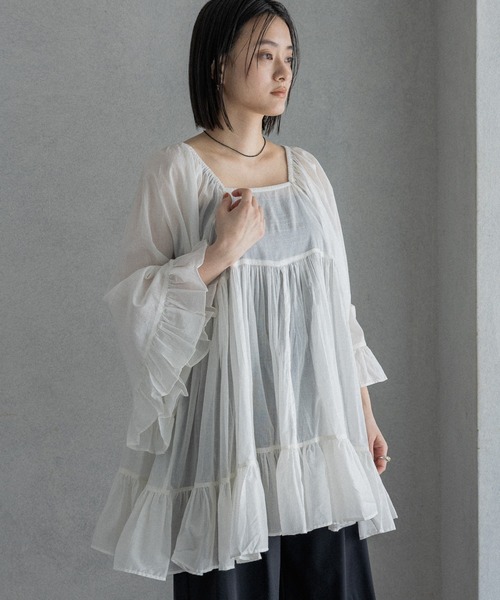 A part by（アパートバイ）の「ギャザーフレアチュニックワンピース（チュニック・レディース・レッド/オフホワイト/ブラック・FREE）」の2枚目の写真