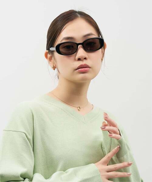 UNITED ARROWS（ユナイテッドアローズ）の「Zoff｜UNITED ARROWS ユナイテッドアローズ オーバル型 サングラス｜カラーレンズ 太縁フレーム おしゃれ 紫外線対策 UVカット 男女兼用 メンズ レディース 男性用 女性用 ユニセックス（サングラス・レディース・ブラウン/ブラック/ブラック系その他・FREE）」の15枚目の写真