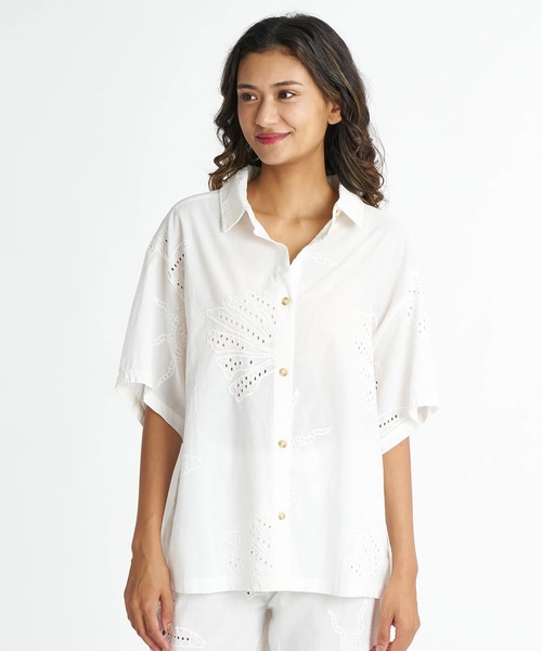 BILLABONG(ビラボン)の「BILLABONG/ビラボン 半袖 シャツ アイレット刺繍 セットアップ対応 BEACH LIVIN SHIRT BG01C123(シャツ/ブラウス・レディース・ホワイト・S)」の3枚目の写真