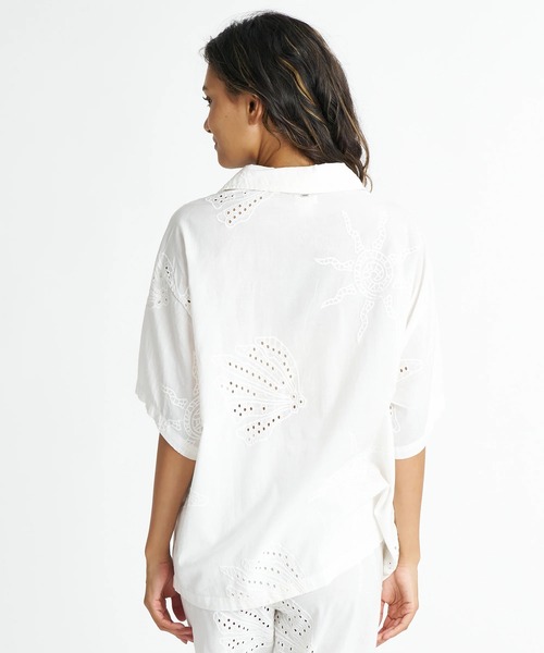 BILLABONG(ビラボン)の「BILLABONG/ビラボン 半袖 シャツ アイレット刺繍 セットアップ対応 BEACH LIVIN SHIRT BG01C123(シャツ/ブラウス・レディース・ホワイト・S)」の4枚目の写真