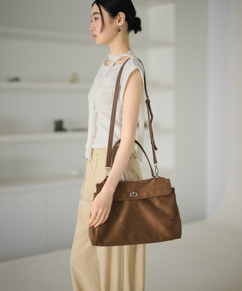 LAULEN（ローレン）の「2way suede touch twist buckle bag /2wayスウェード調ツイストバックルバッグ（ハンドバッグ・レディース・キャメル/ブラウン/ブラック・FREE）」の22枚目の写真