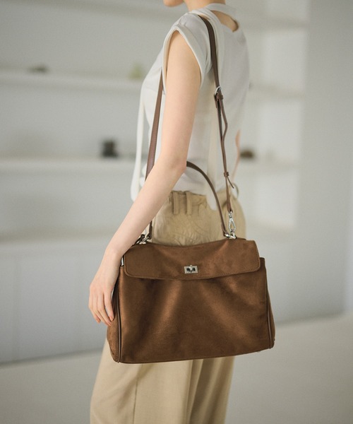 LAULEN（ローレン）の「2way suede touch twist buckle bag /2wayスウェード調ツイストバックルバッグ（ハンドバッグ・レディース・キャメル/ブラウン/ブラック・FREE）」の21枚目の写真