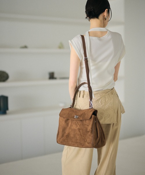 LAULEN（ローレン）の「2way suede touch twist buckle bag /2wayスウェード調ツイストバックルバッグ（ハンドバッグ・レディース・キャメル/ブラウン/ブラック・FREE）」の20枚目の写真