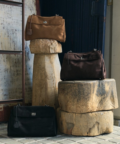 LAULEN（ローレン）の「2way suede touch twist buckle bag /2wayスウェード調ツイストバックルバッグ（ハンドバッグ・レディース・キャメル/ブラウン/ブラック・FREE）」の5枚目の写真