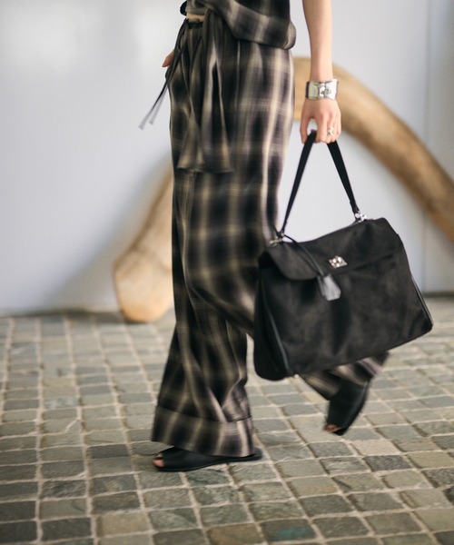 LAULEN（ローレン）の「2way suede touch twist buckle bag /2wayスウェード調ツイストバックルバッグ（ハンドバッグ・レディース・キャメル/ブラウン/ブラック・FREE）」の18枚目の写真