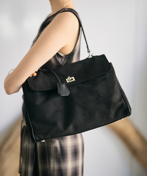 LAULEN（ローレン）の「2way suede touch twist buckle bag /2wayスウェード調ツイストバックルバッグ（ハンドバッグ・レディース・キャメル/ブラウン/ブラック・FREE）」の16枚目の写真