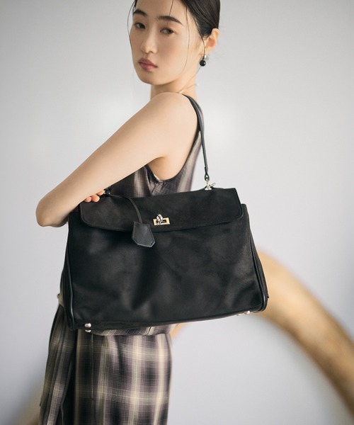 LAULEN（ローレン）の「2way suede touch twist buckle bag /2wayスウェード調ツイストバックルバッグ（ハンドバッグ・レディース・キャメル/ブラウン/ブラック・FREE）」の15枚目の写真