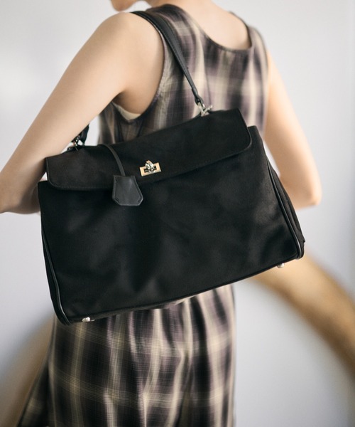 LAULEN（ローレン）の「2way suede touch twist buckle bag /2wayスウェード調ツイストバックルバッグ（ハンドバッグ・レディース・キャメル/ブラウン/ブラック・FREE）」の14枚目の写真