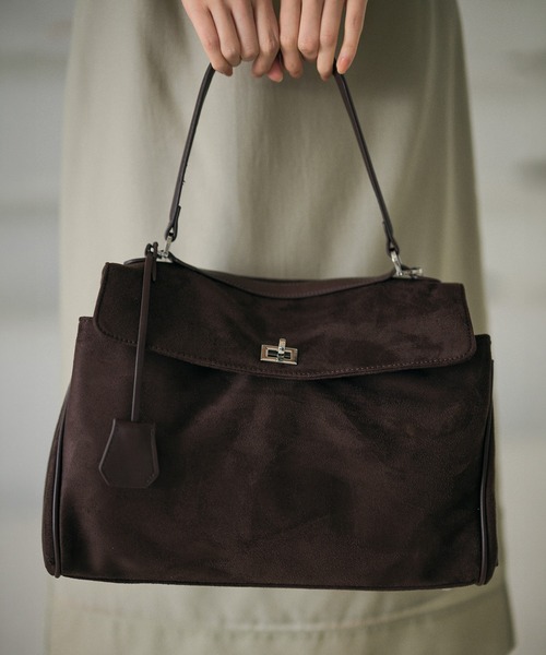 LAULEN（ローレン）の「2way suede touch twist buckle bag /2wayスウェード調ツイストバックルバッグ（ハンドバッグ・レディース・キャメル/ブラウン/ブラック・FREE）」の4枚目の写真
