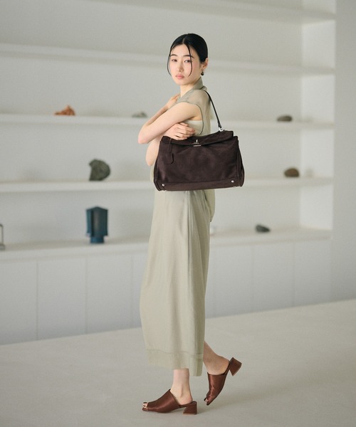 LAULEN（ローレン）の「2way suede touch twist buckle bag /2wayスウェード調ツイストバックルバッグ（ハンドバッグ・レディース・キャメル/ブラウン/ブラック・FREE）」の8枚目の写真