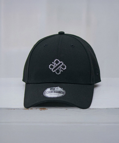 ROYAL PARTY(ロイヤルパーティー)の「【NEW ERA】9FORTYラインストーンフロントロゴキャップ(キャップ・レディース・ベージュ/ブラック・FREE)」の2枚目の写真